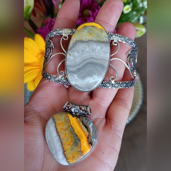 💛Bumble Bee Gemstone Pendant Boho Sterling Silver Necklace - Picture 5 of 5